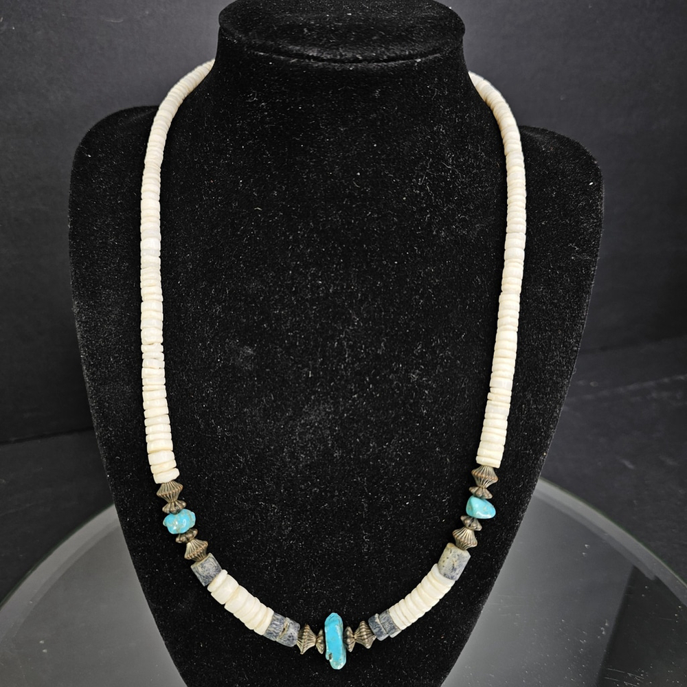 Vintage Authentic Southwest Graduated Puka Shell Necklace With Turquoise Stones - Picture 8 of 8